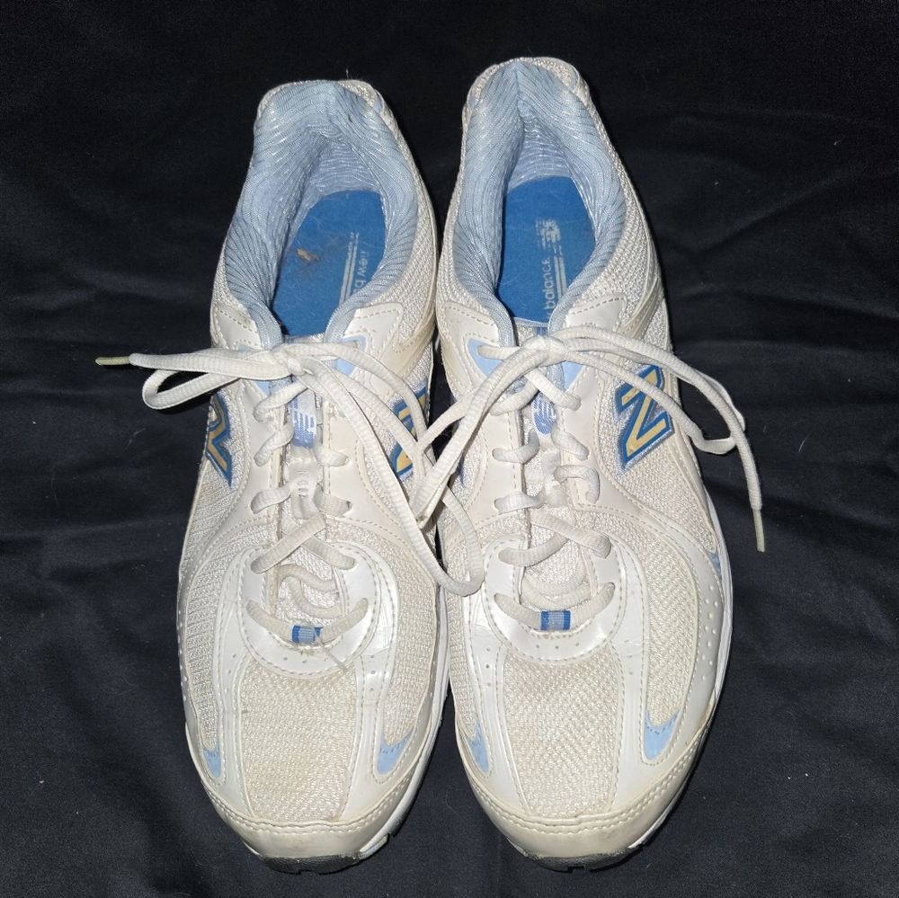 New Balance White and Blue Womens Athletic Shoes